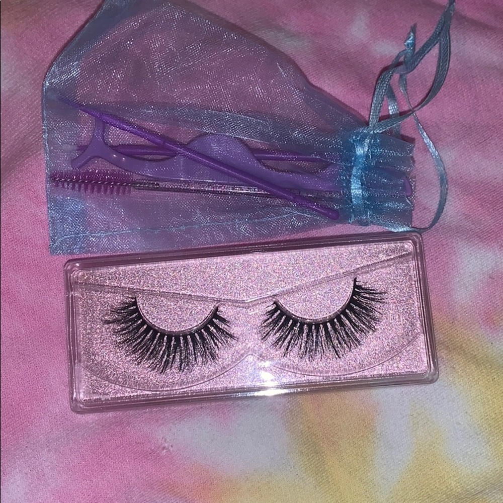 (1 left) HP⭐️Barbie💄 false eyelashes - Picture 3 of 7